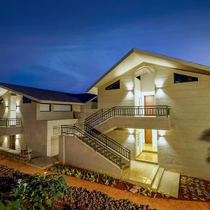 Vee Resort- The Suites Of Royals